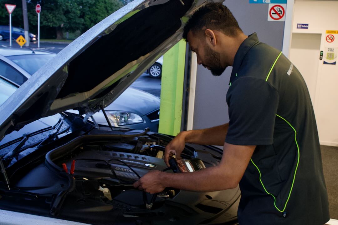 Kiwis Autos expert mechanics